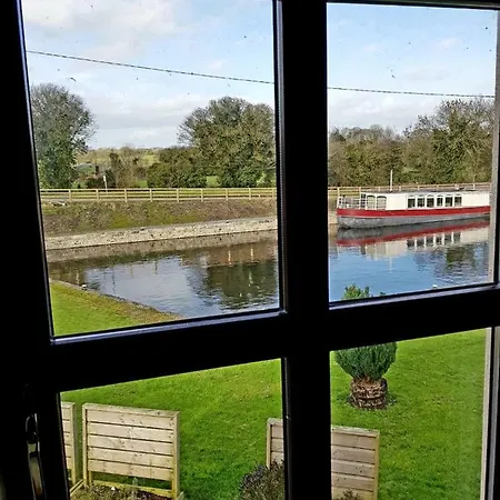 Nanny Quinn's דירה Killucan